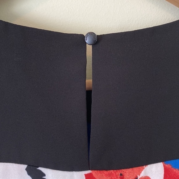 🌸Vince Camuto floral blouse red white and blue - Picture 5 of 9